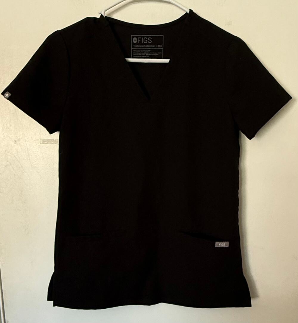FIGS Women's Casma 3-Pocket Scrub Top - Black XXS
